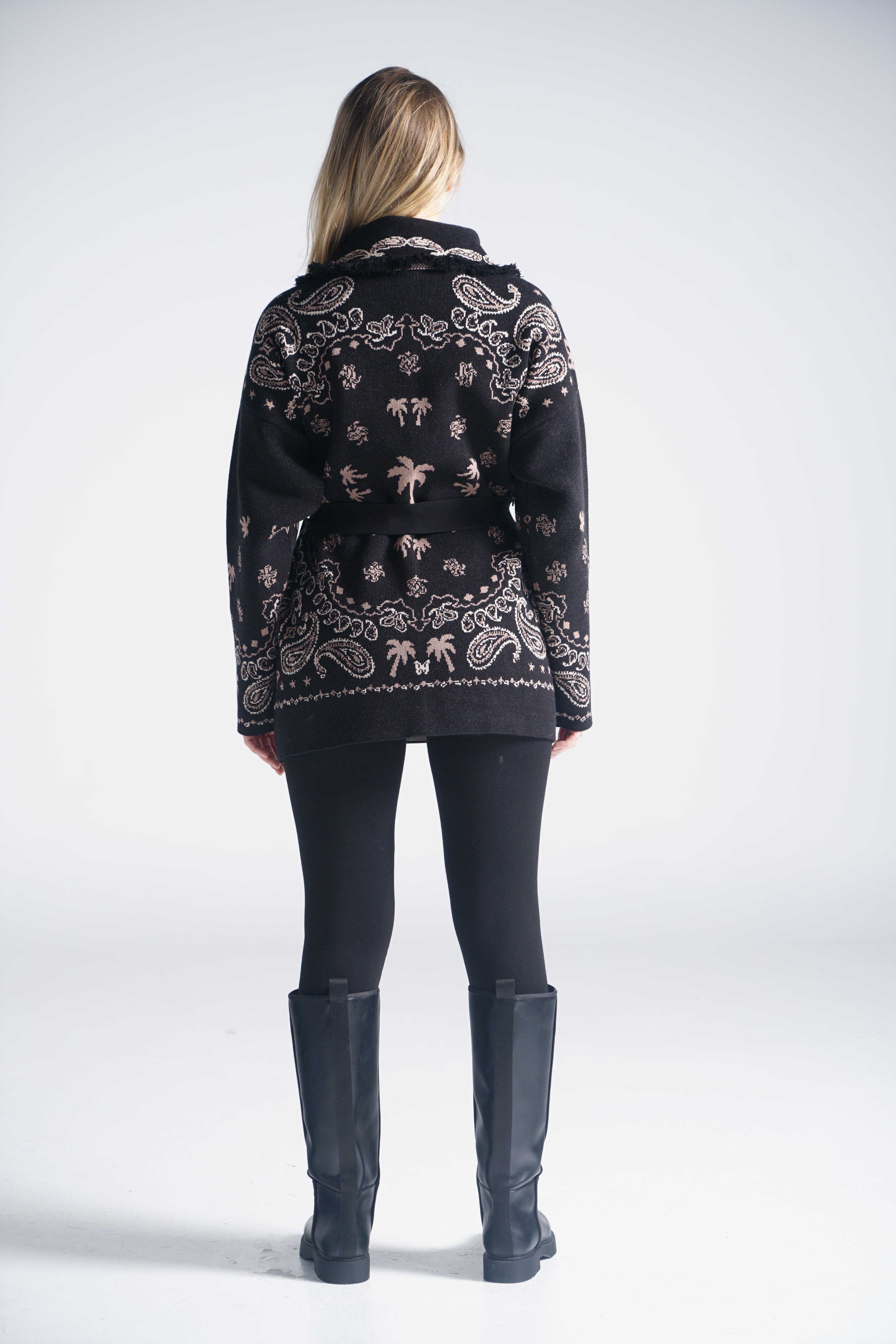 BLACK PAISLEY HIRKA
